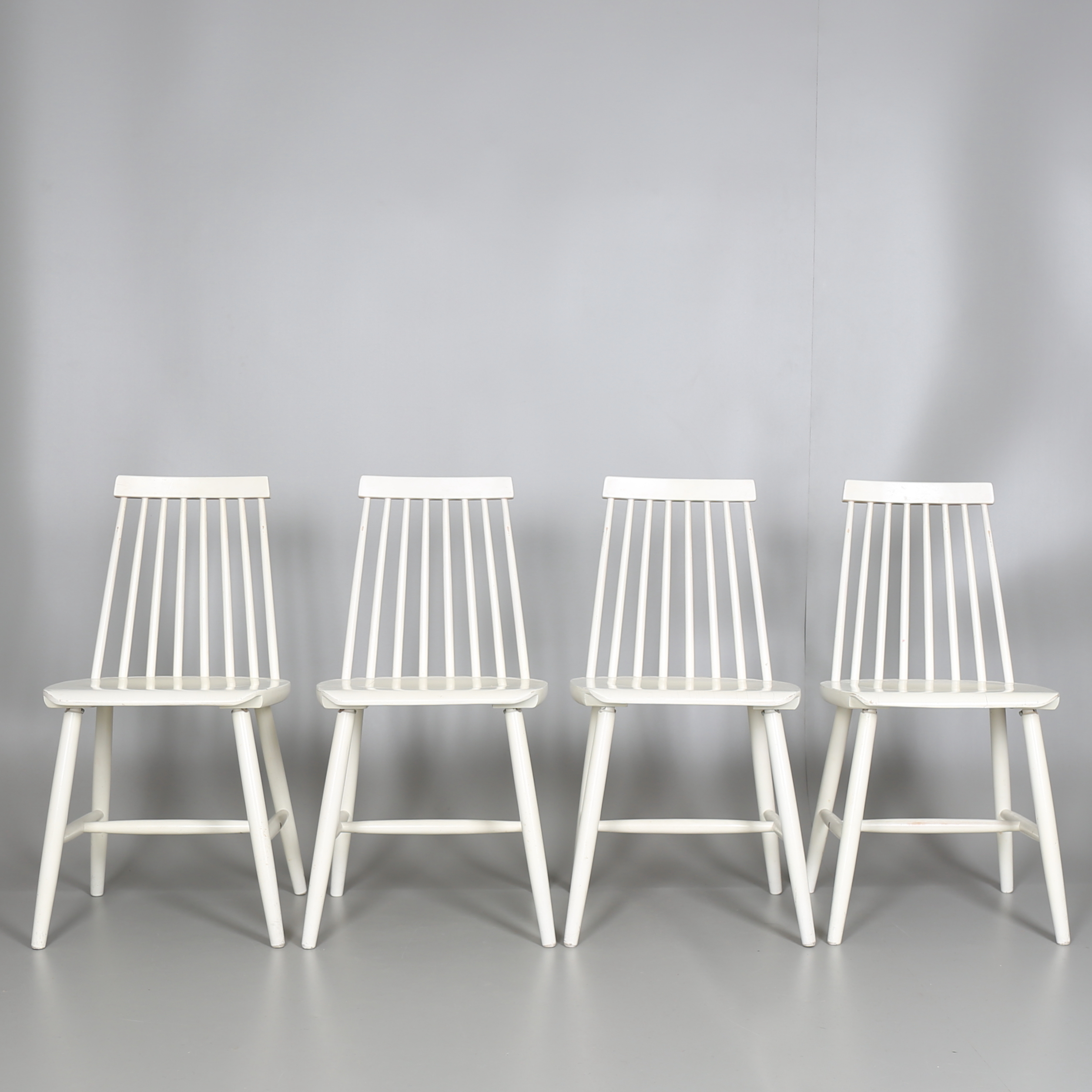 Köksstolar I Trä Bilder för 232661. KÖKSSTOLAR i trä, 4 st, 1900tal.