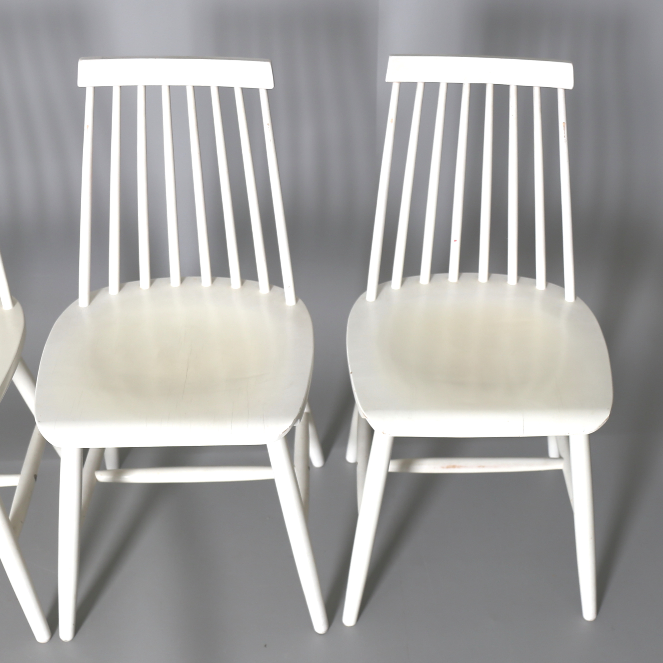 Köksstolar I Trä Bilder för 232661. KÖKSSTOLAR i trä, 4 st, 1900tal.