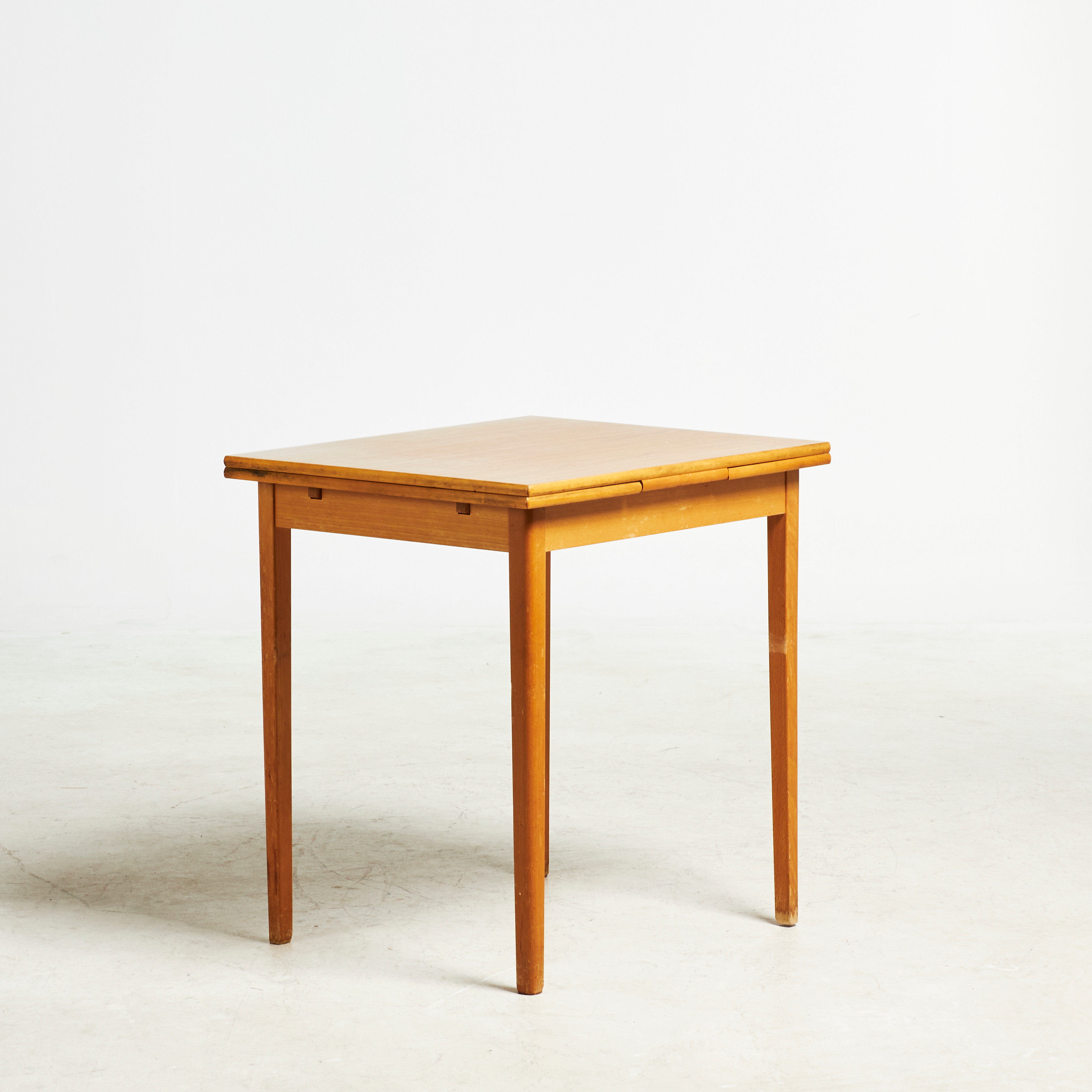 Matbord Med Utdragbara Skivor Bilder för 2359686. MATBORD, 1940tal, funkis, med utdragbara skivor