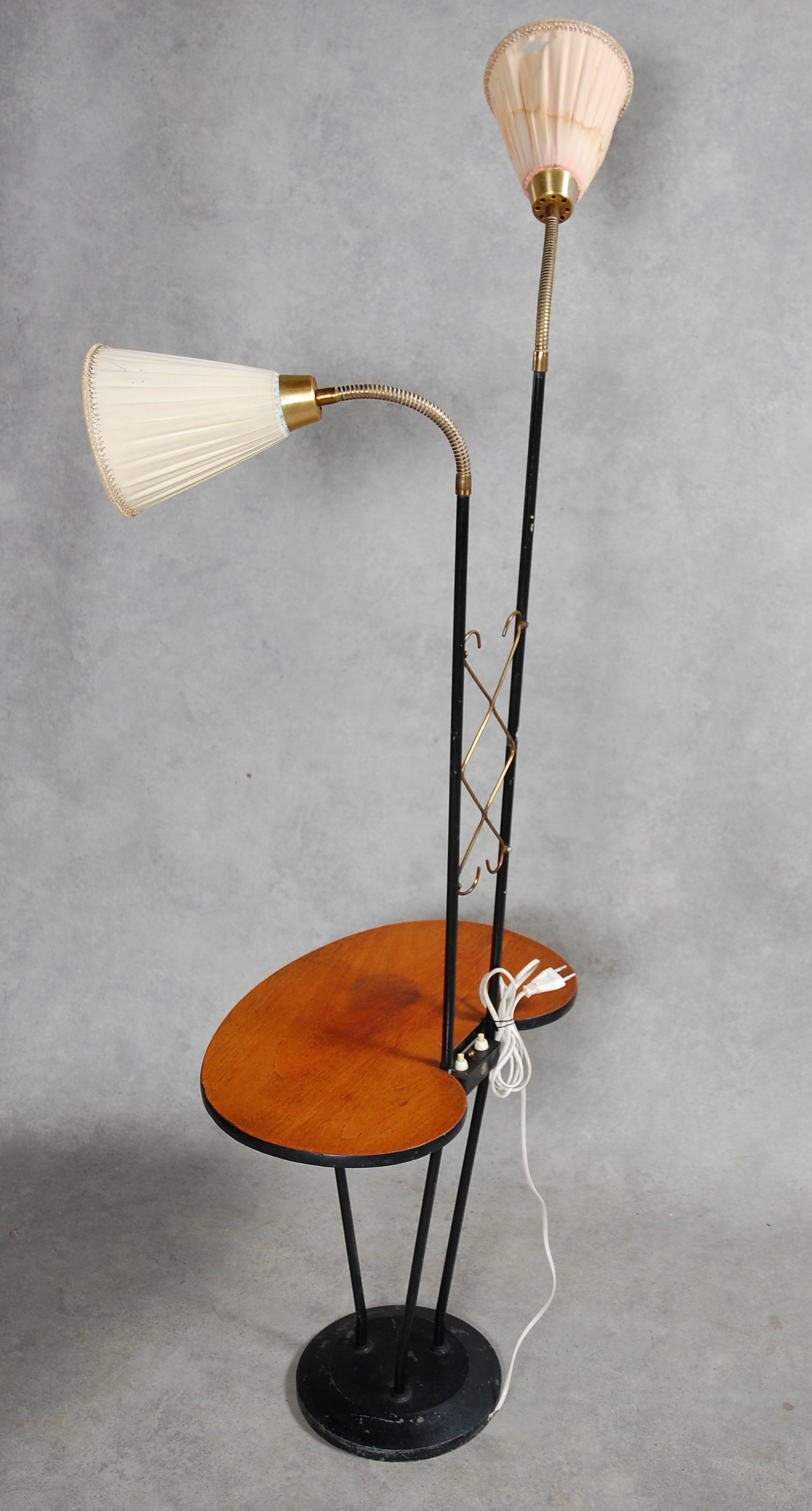 Golvlampa Bord GOLVLAMPA, med BORD 1950tal. Belysning & Lampor Golvlampor