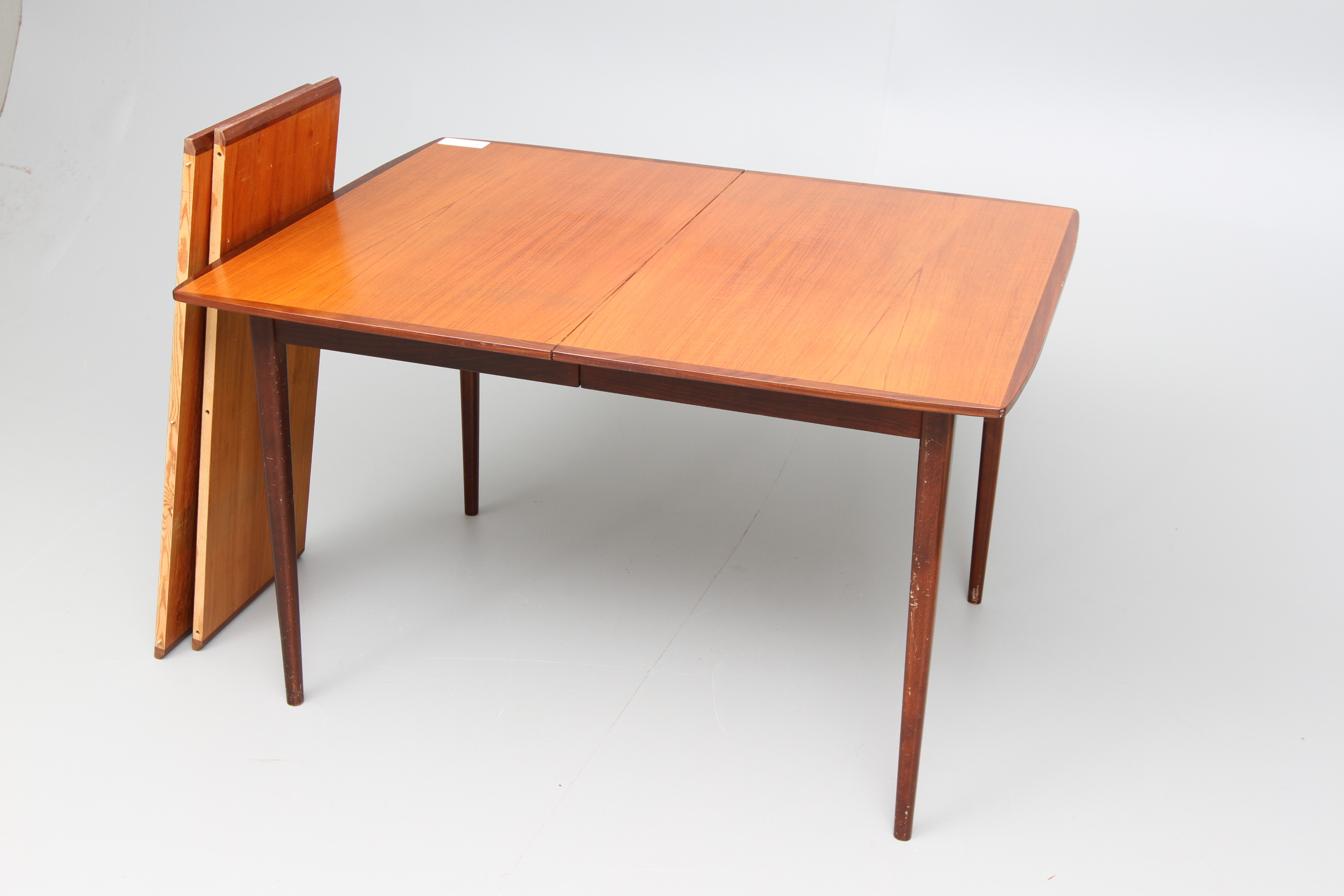 Camil Möbler Matbord MATBORD, 50/60tal. Möbler Bord