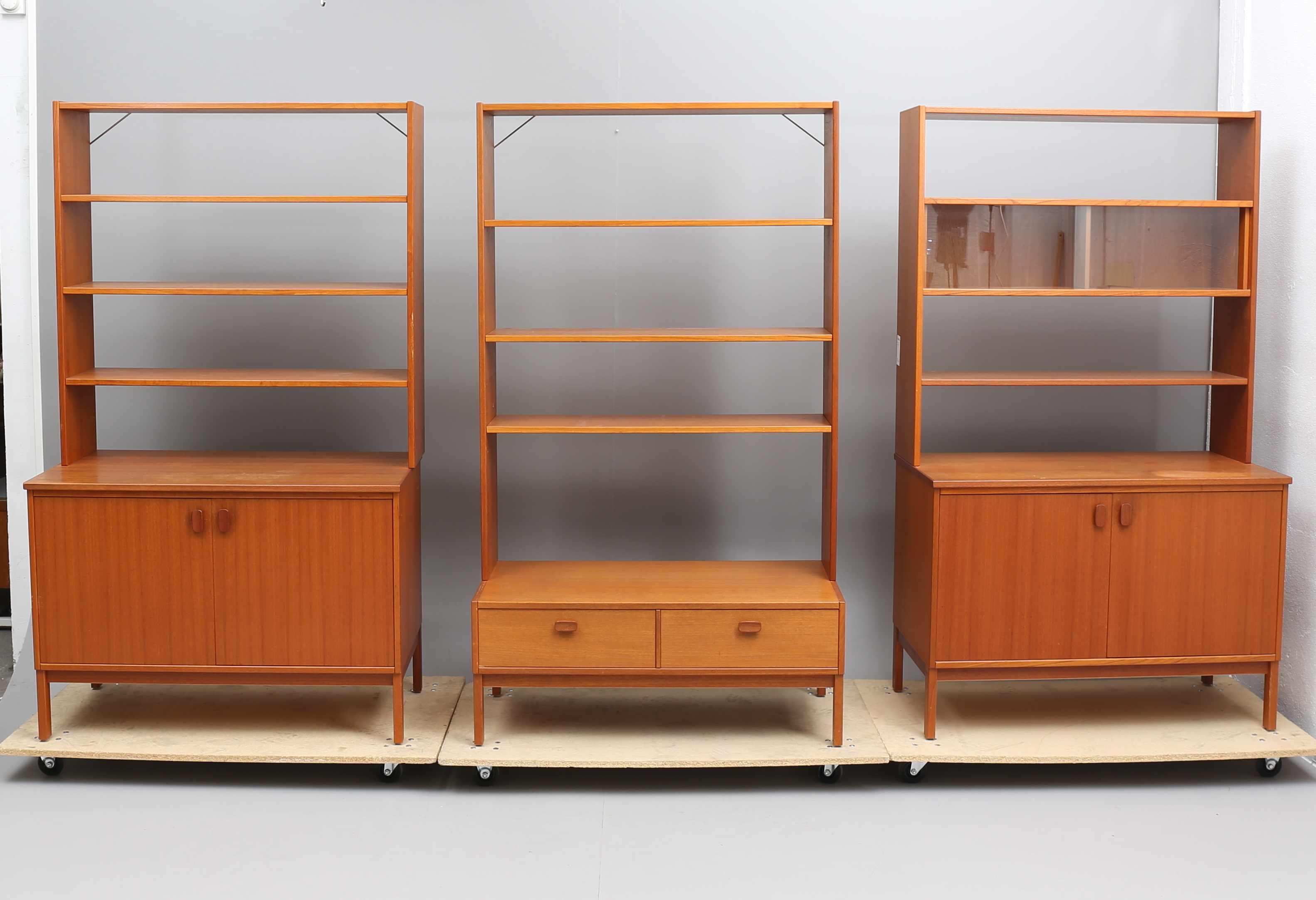 teak bokhylla Bokhylla, Teak, 1950/60-Tal. Möbler - Skåp & Hyllor - Auctionet