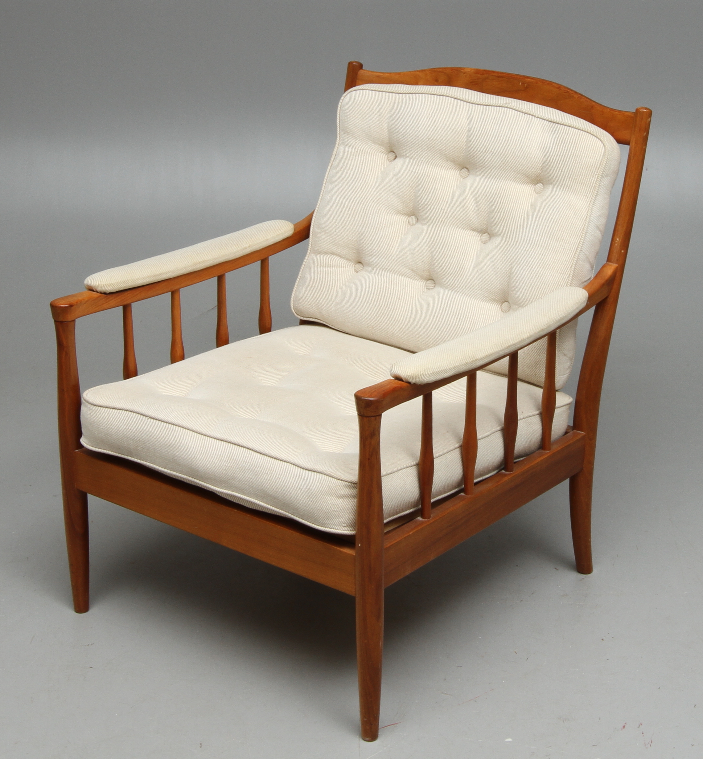 karmfåtöljer Karmfåtölj, 1900-Tal. Möbler - Fåtöljer & Stolar - Auctionet