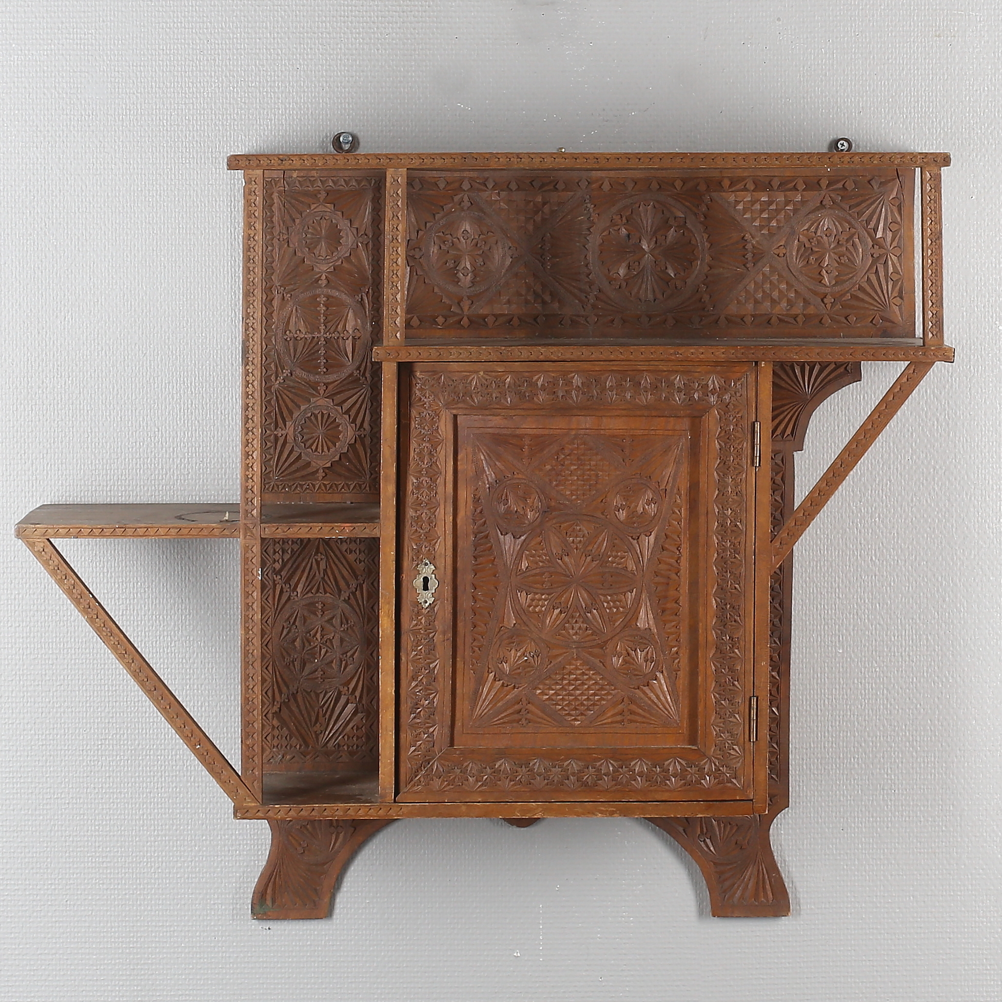 Hylla Gammal Stil Bilder för 409373. HYLLA med SKÅP, fornnordisk stil, 18/1900tal