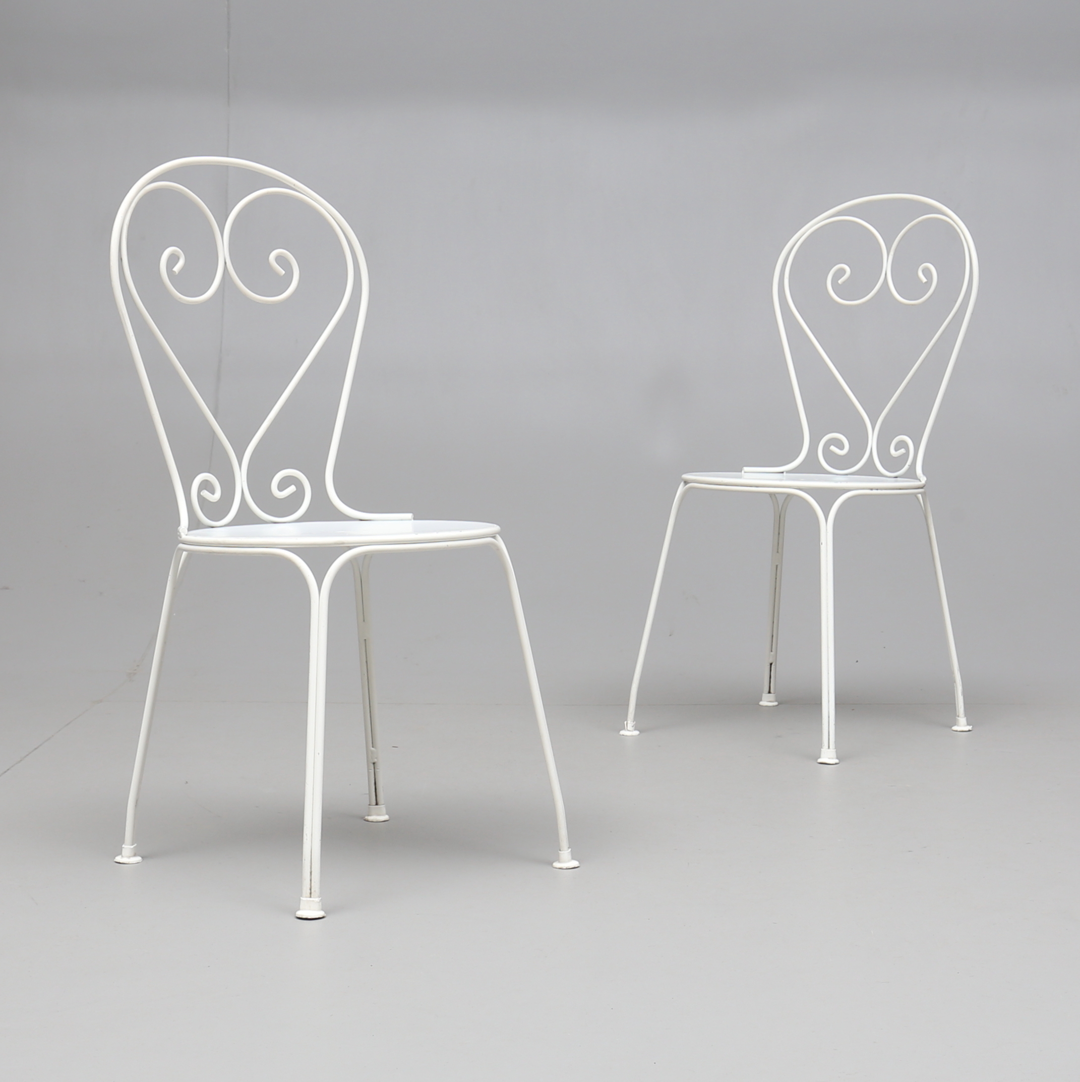 Caféstolar, A Pair, "Classic No. 1 ", Byarums Bruk. Furniture - Garden Furniture - Auctionet