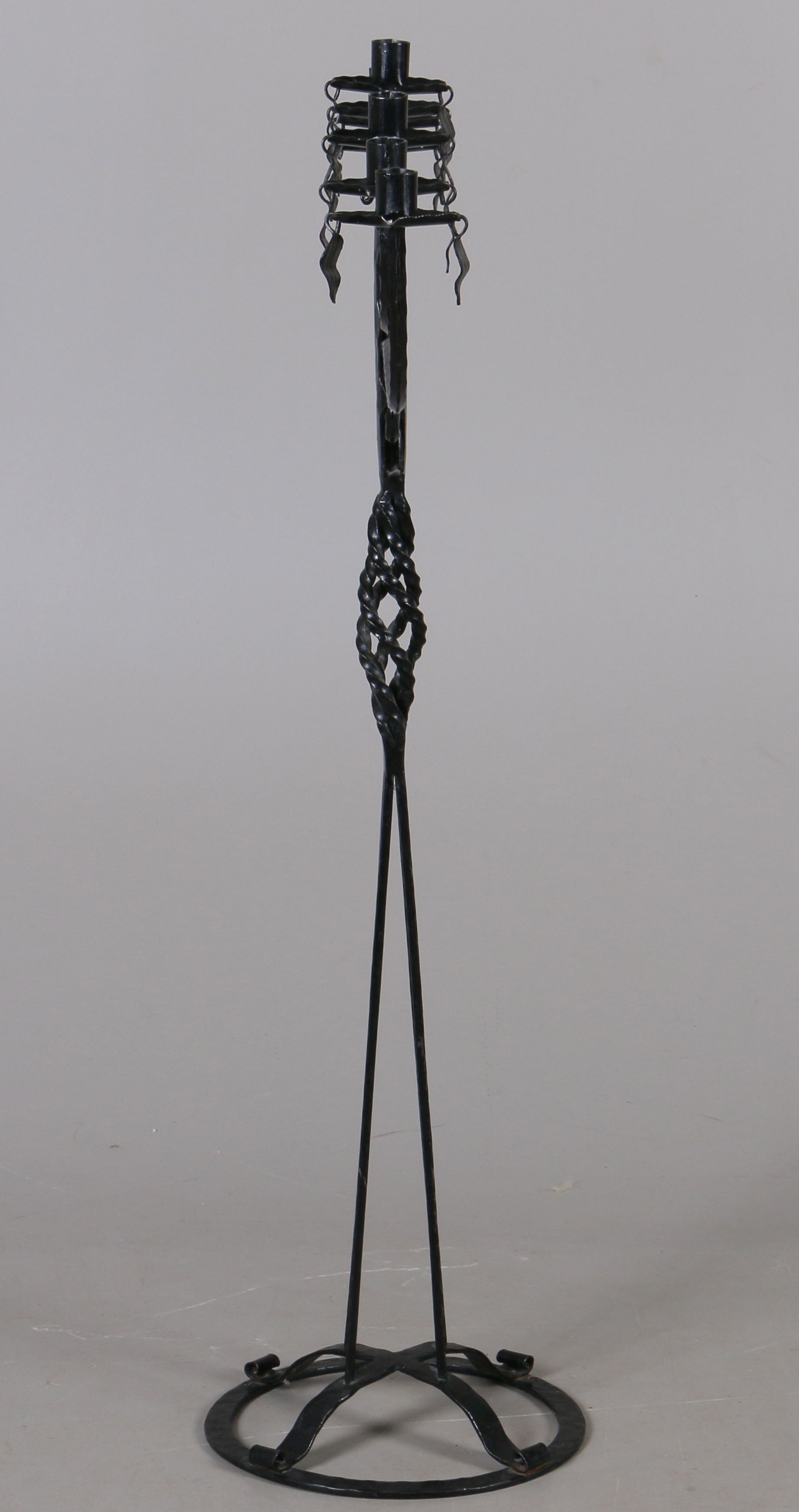 Golvljusstake Svart Mio GOLVLJUSSTAKE, smide, 1900tal. Belysning & Lampor Ljusstakar