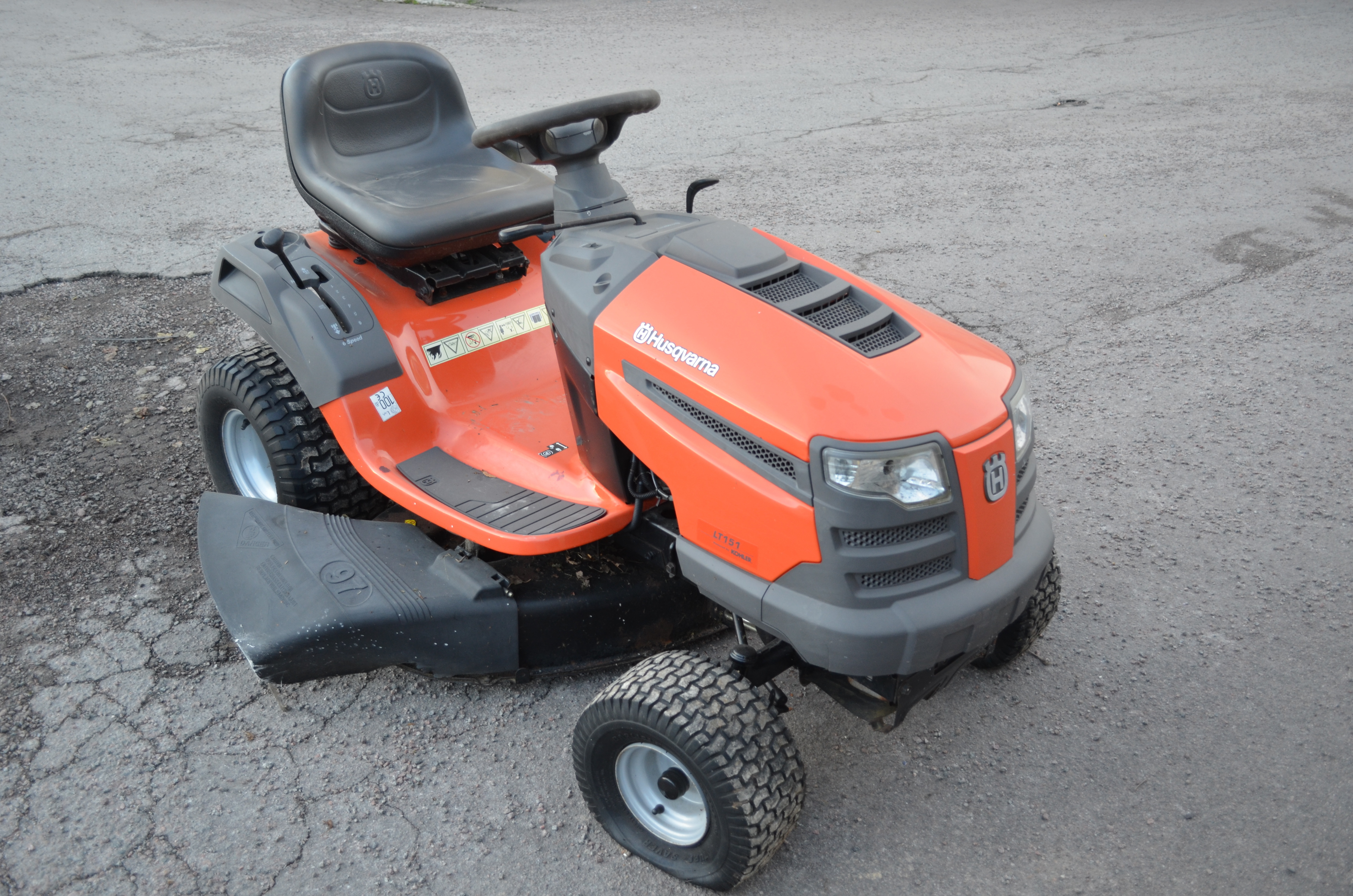 TRAKTOR, LT151, Husqvarna, 2008. Fordon, Båtar & Delar Cyklar