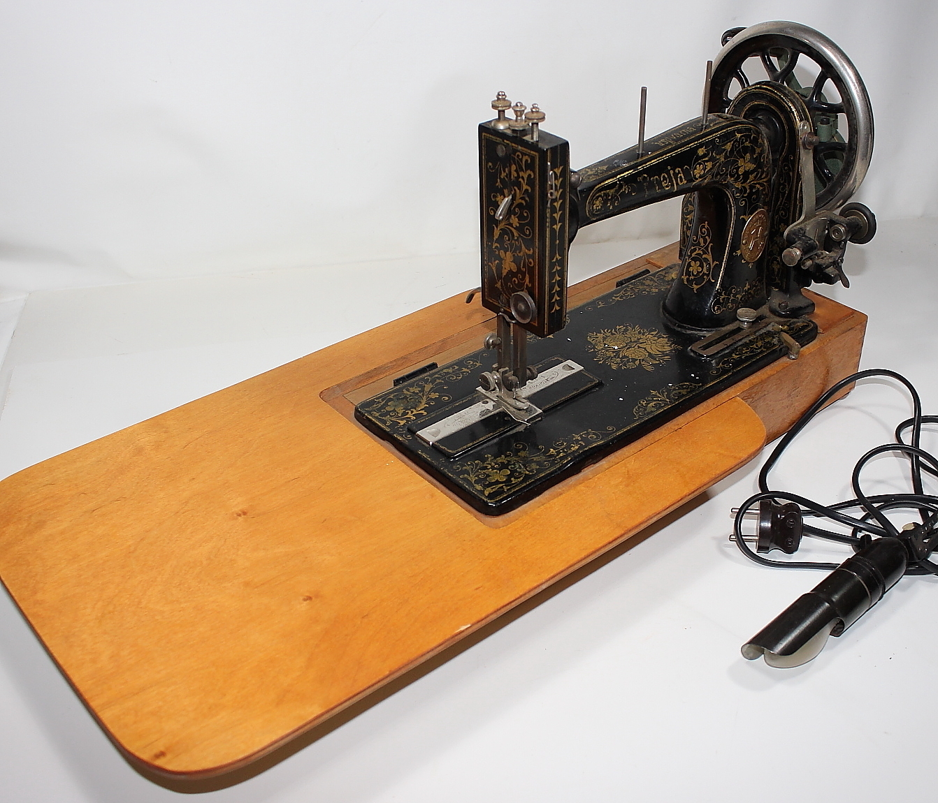 Images for 546596. SEWING MACHINE, Freja, Husqvarna.