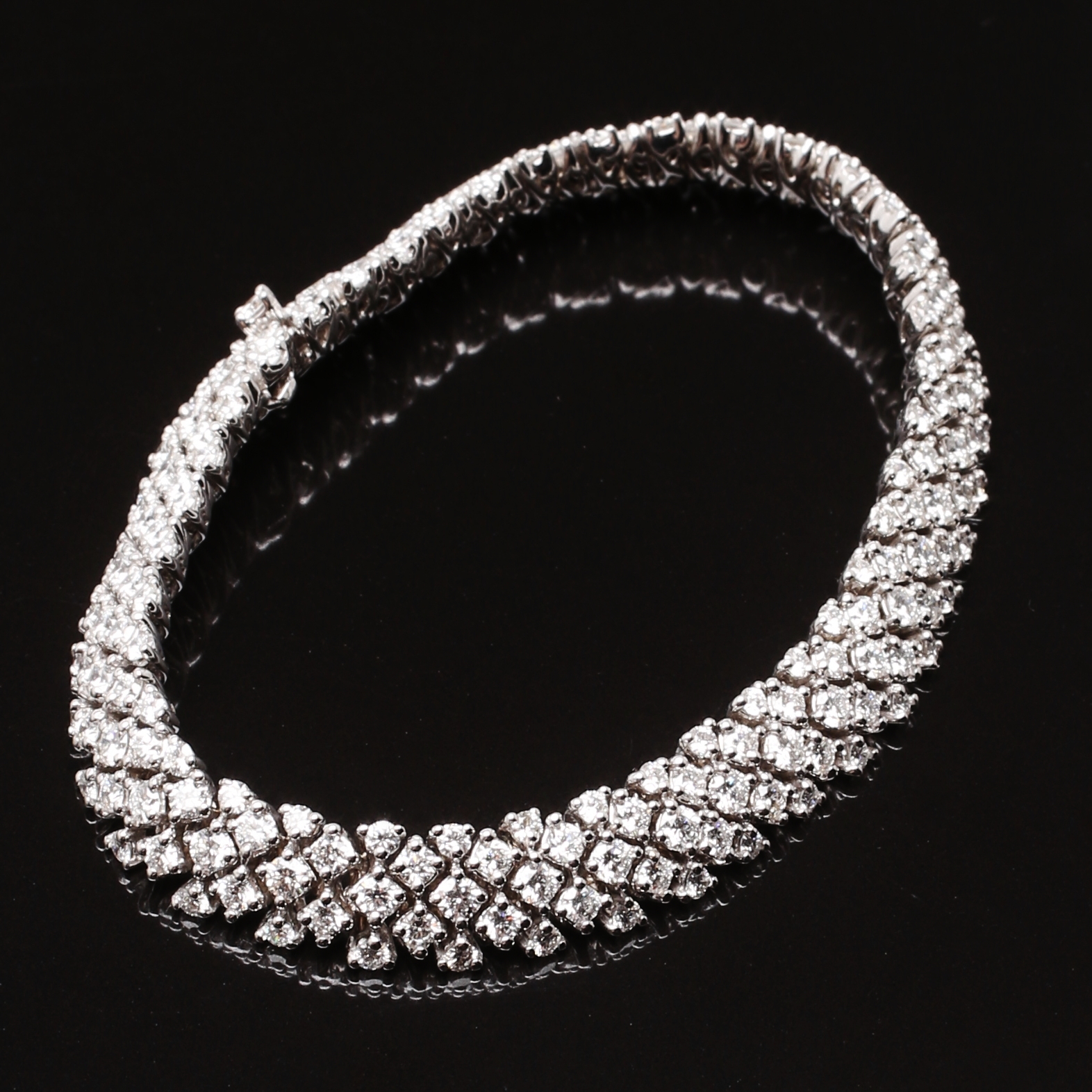 Bilder för 564887. ARMBAND i 18K vitguld med briljanter 10 ct