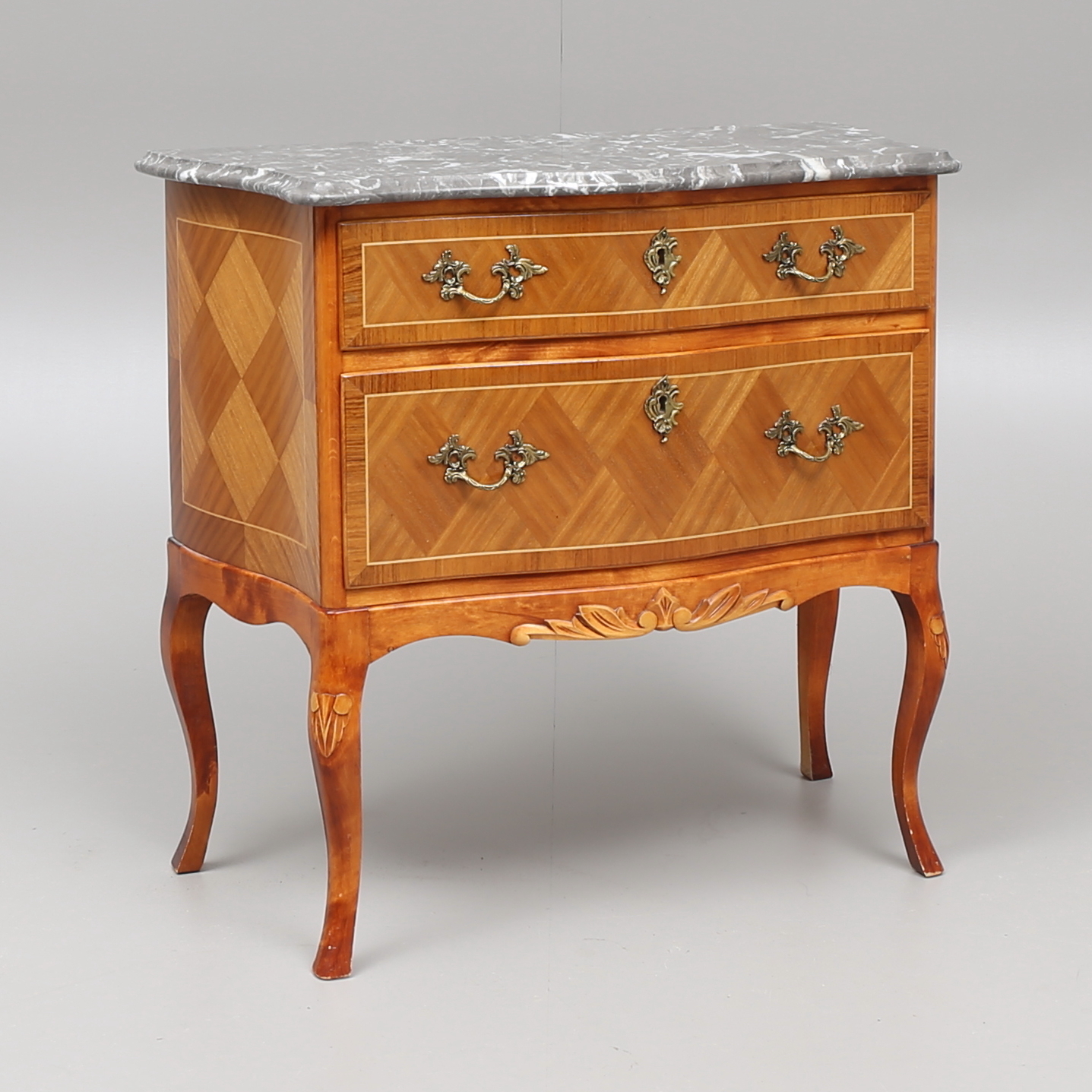 antik byrå med marmorskiva Byrå Med Marmorskiva, 2-Lådig, 1900-Tal. Möbler - Byråar - Auctionet