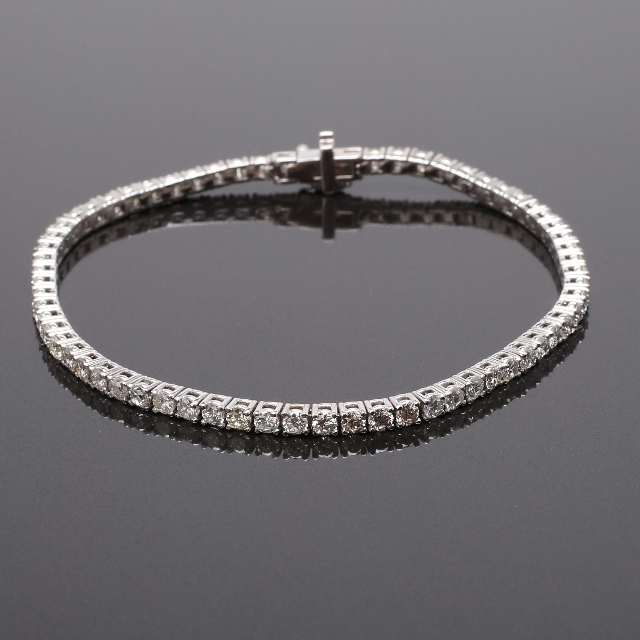 Bilder för 592718. ARMBAND i 14K vitguld med diamanter 4,00 ct.