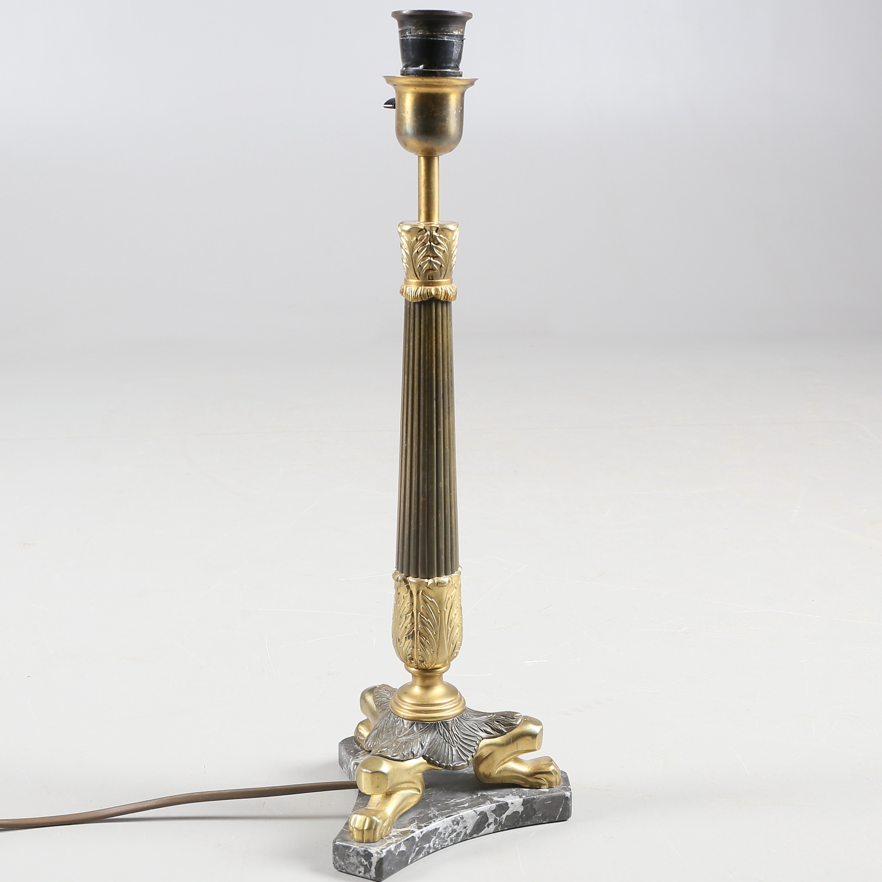 Bordslampa Marmor Mässing Bilder för 689280. BORDSLAMPA, marmor/mässing, empirestil, 1900talets