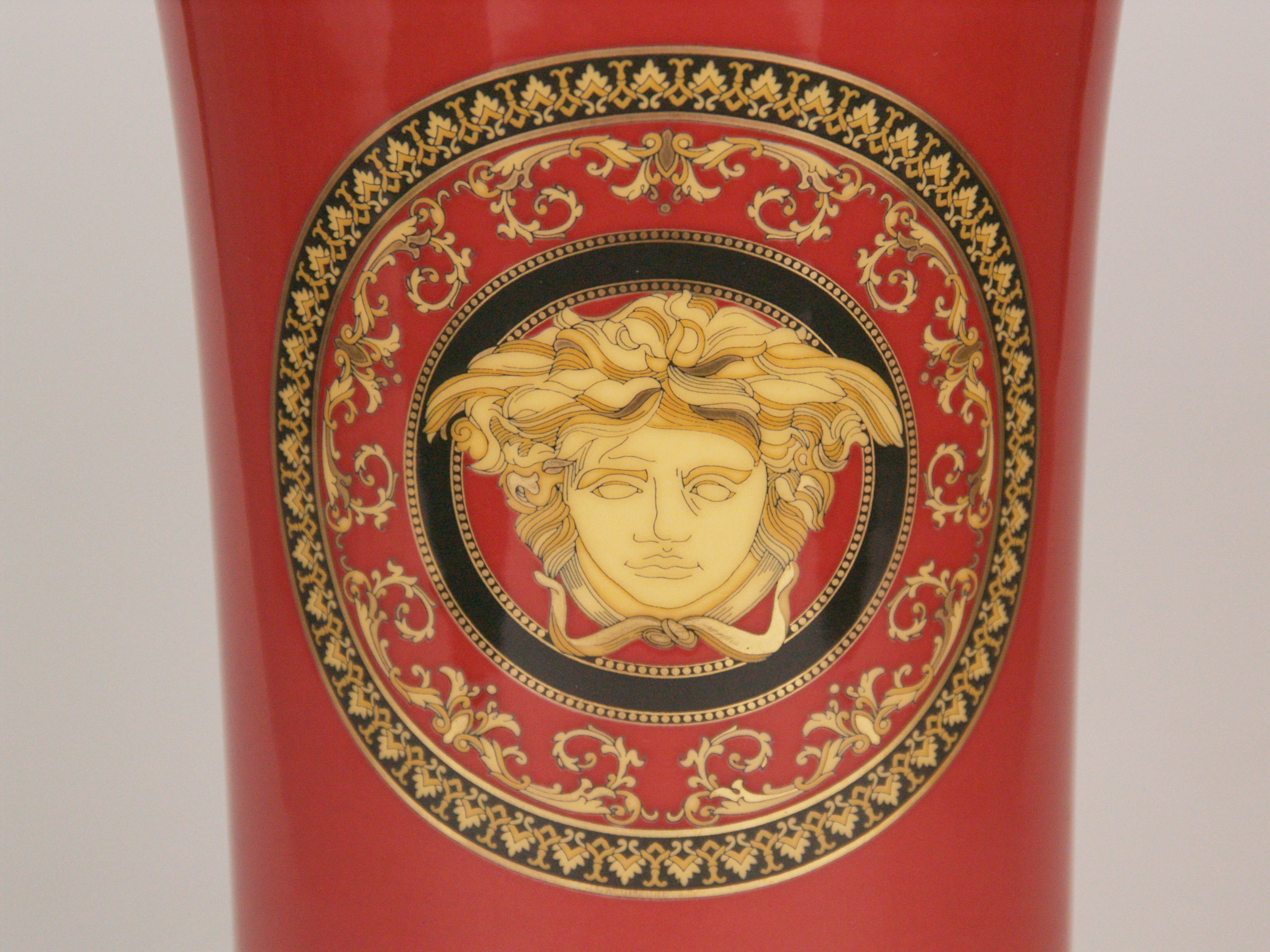 VERSACE VASE 'MEDUSA. Keramiken & Porzellan Europäisch