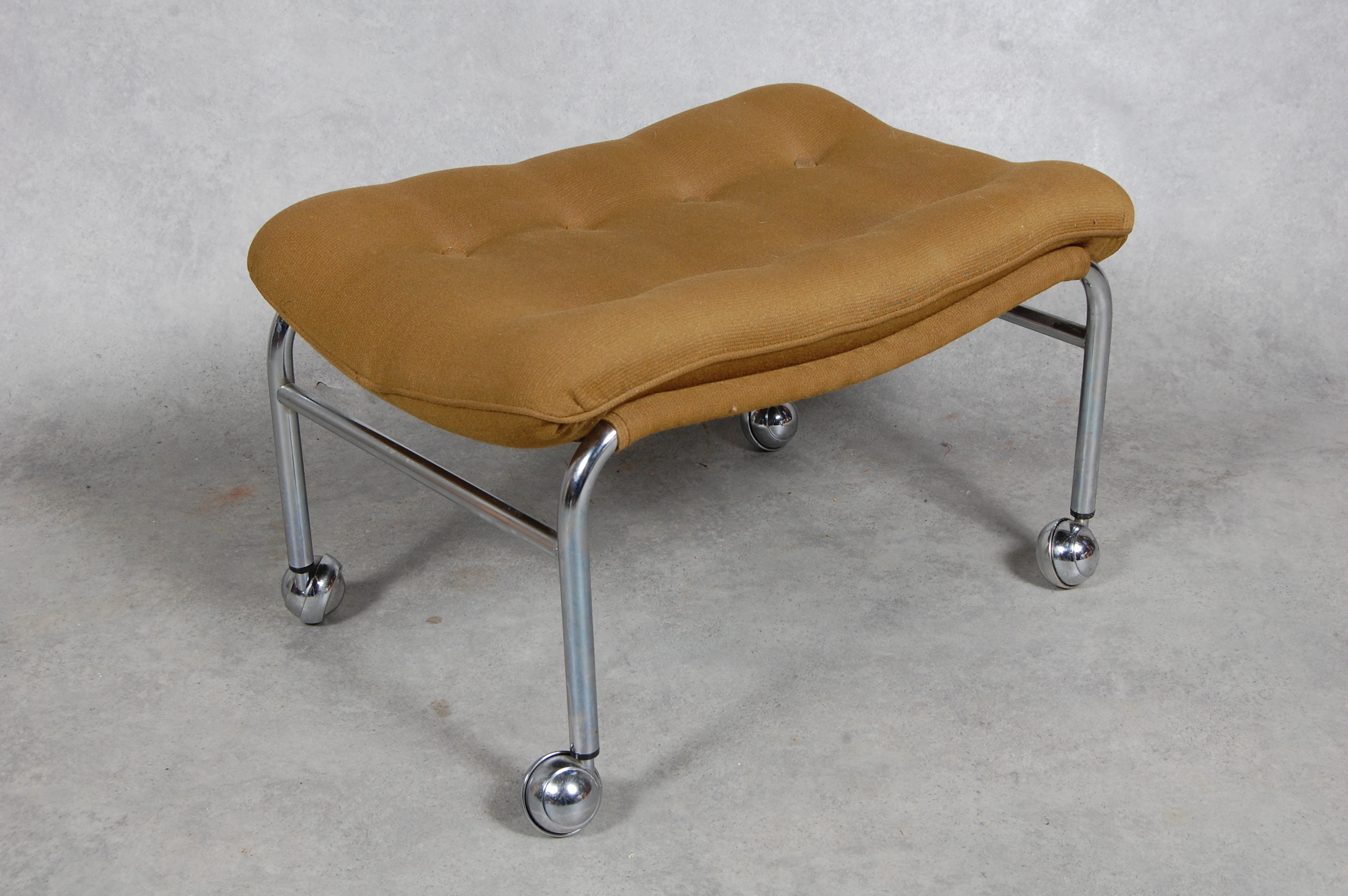 Dux Fotpall FOTPALL, troligen Dux,196070tal. Möbler Övrigt