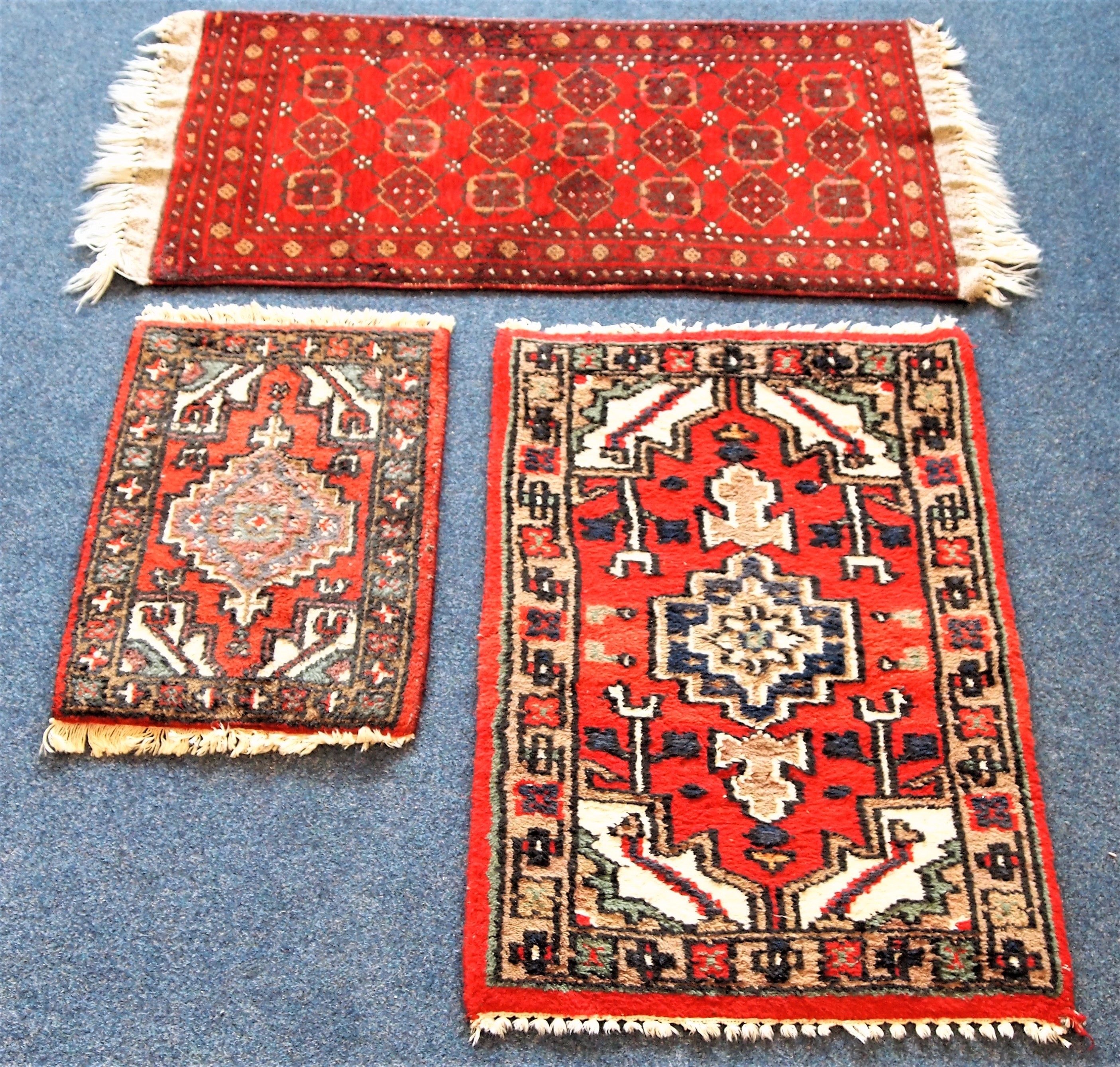 små mattor 3 Små Mattor, Orientaliska. Mattor & Textil - Mattor - Auctionet