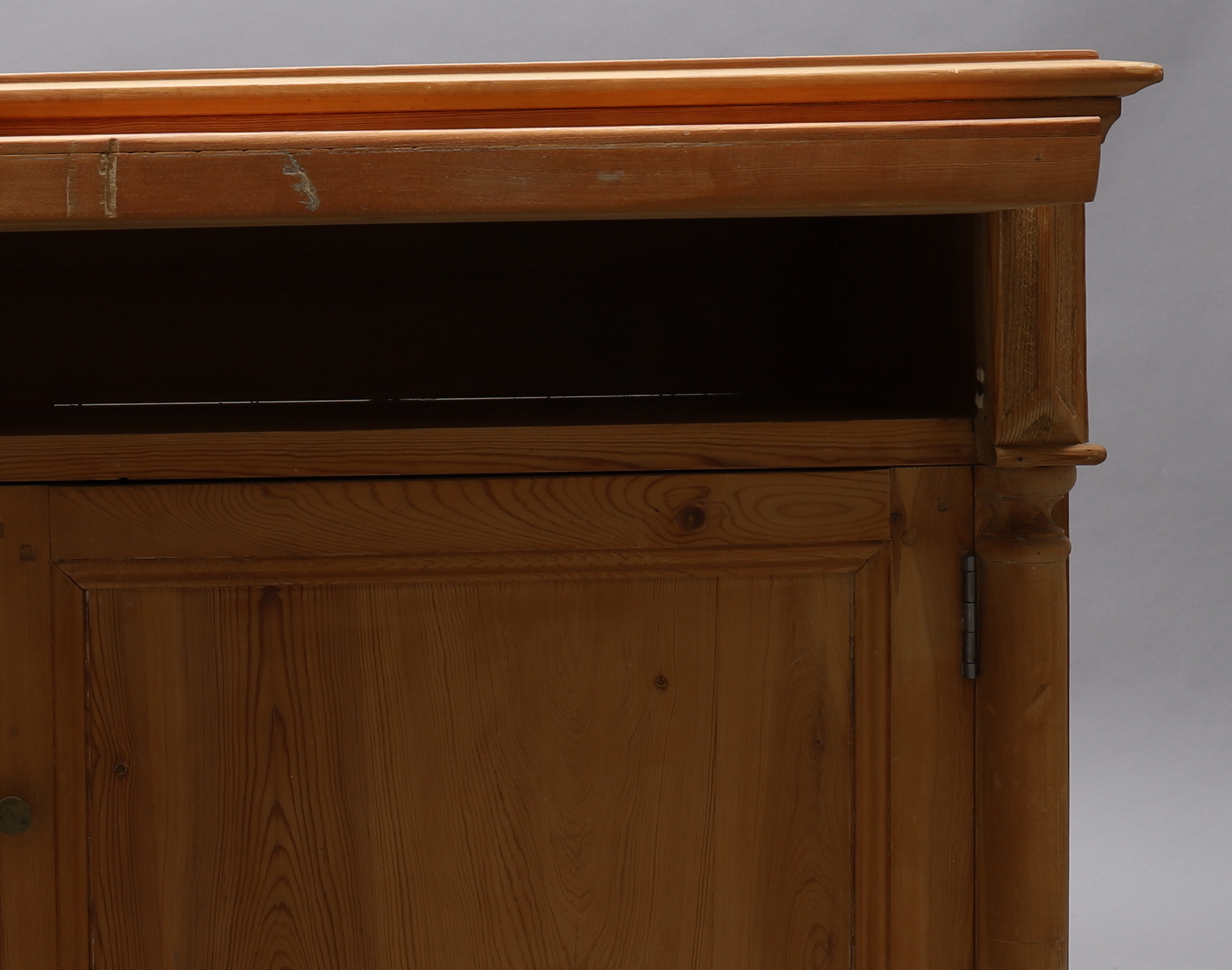 Skåp Bänk SKÅP/BÄNK, furu, med lock. Möbler Skåp & Hyllor