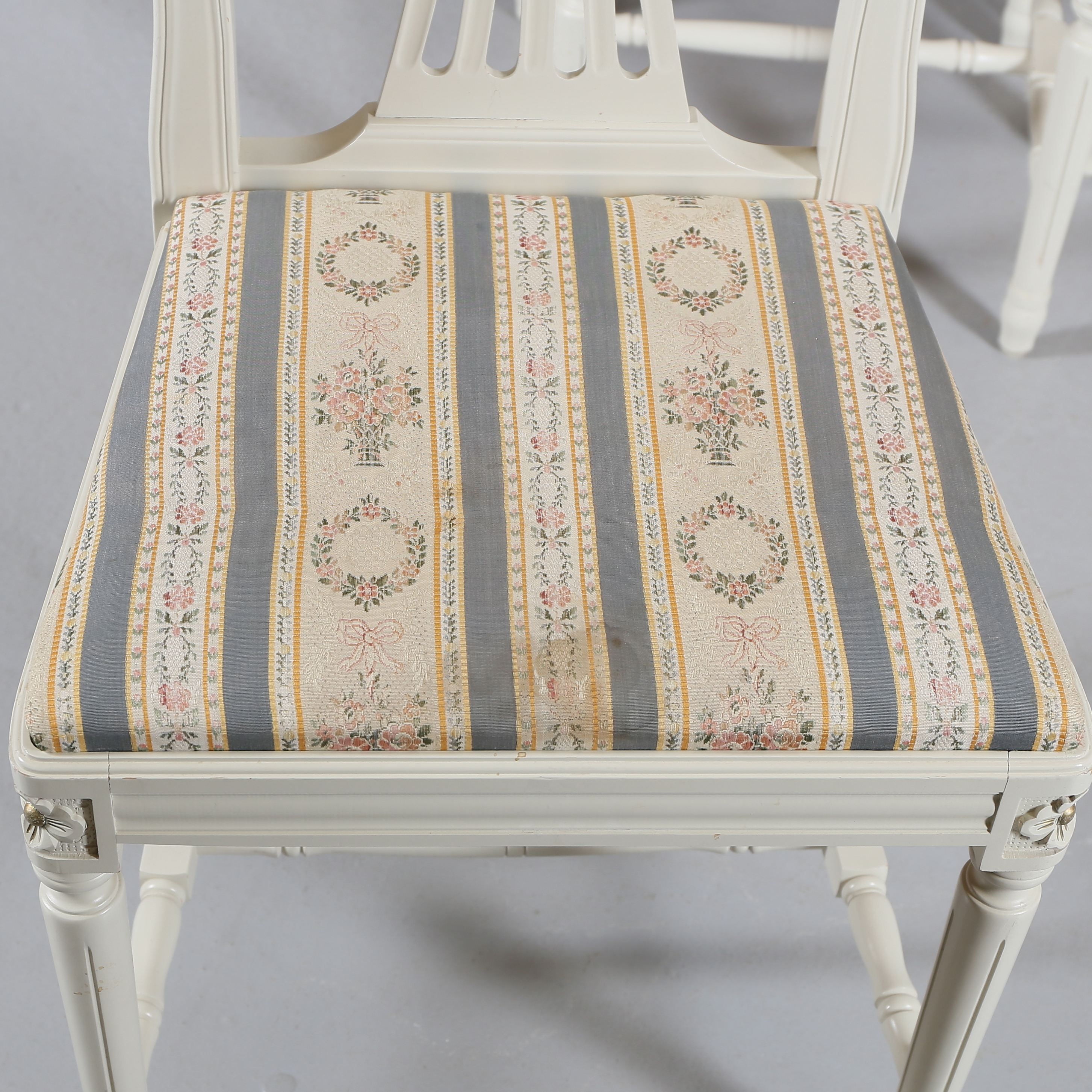 Matsalsgrupp 12 Personer MATSALSGRUPP, 12 delar, "Axet" gustaviansk stil, vit, 1900tal