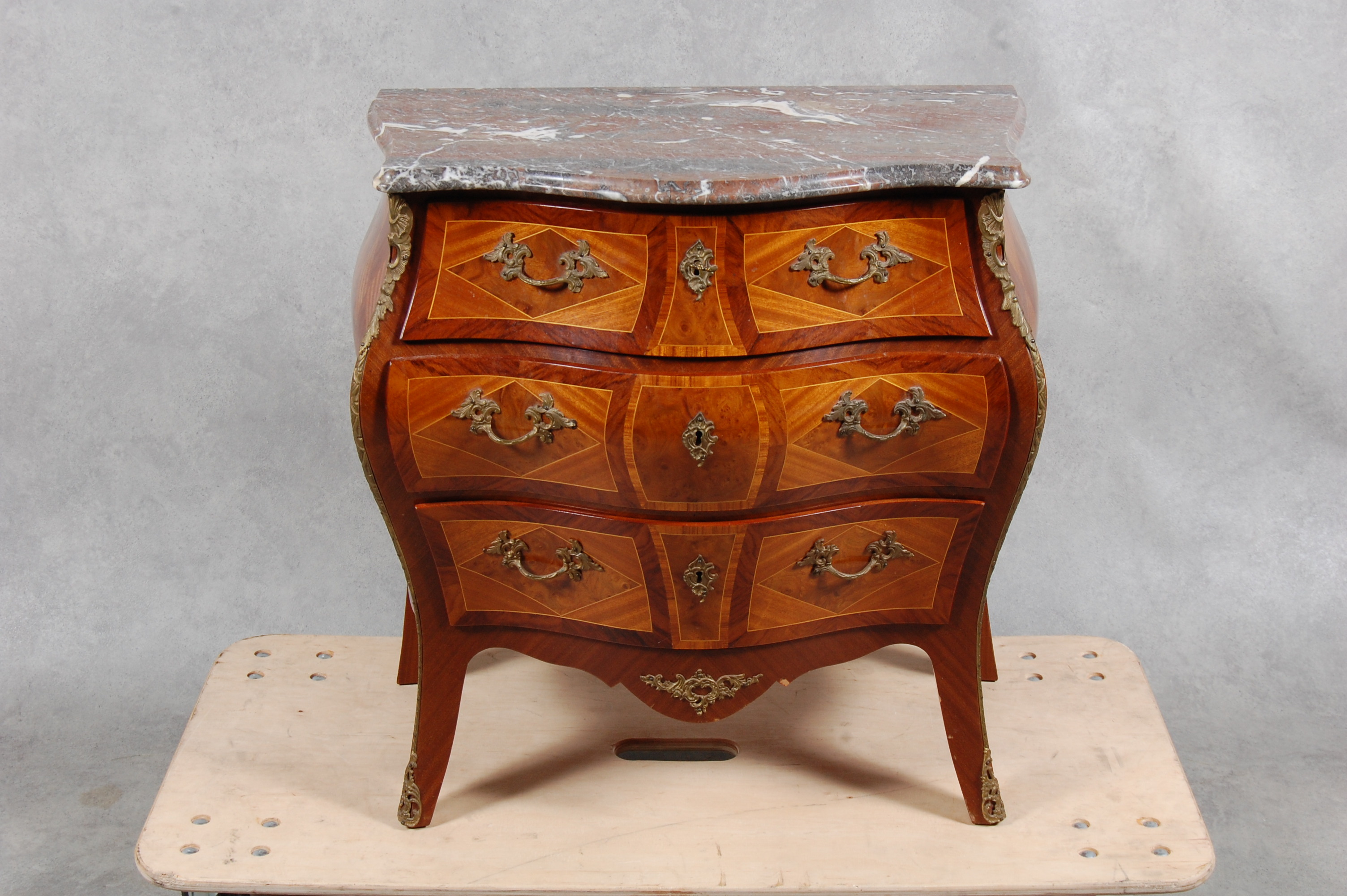 BYRÅ, rokoko stil, 1900tal. Möbler Byråar