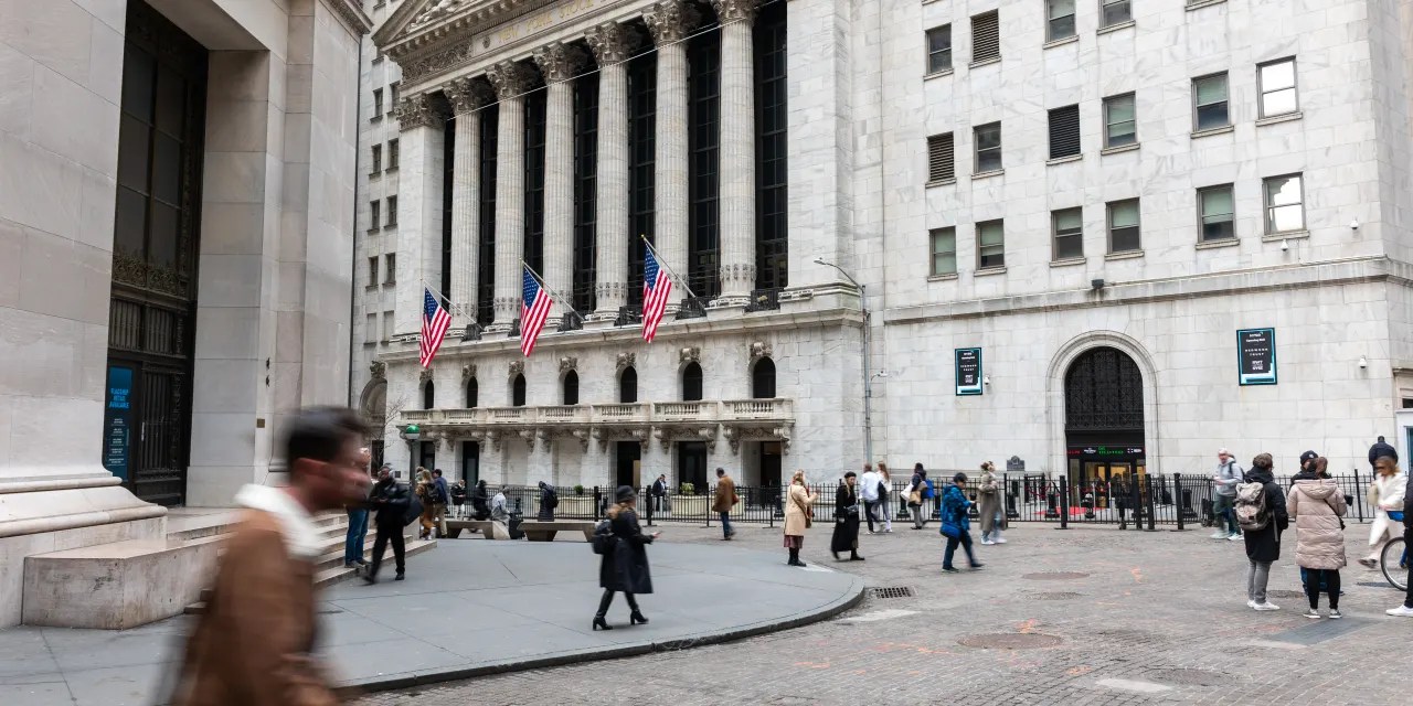 Is the Bond Market Open Today? Why the Hours Are Different on Thursday