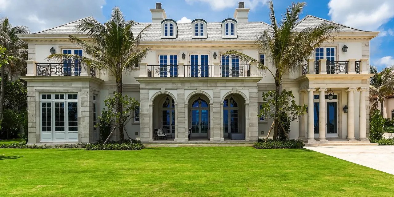 Florida Seaside Spec Mansion—One Mile From MaraLago—Sells for 37.25