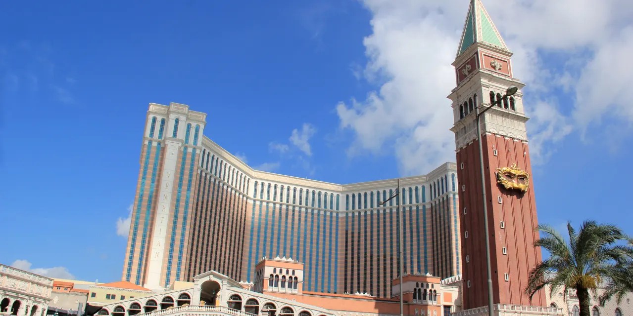Las Vegas Sands Stock Is Falling as Earnings Miss and Pandemic