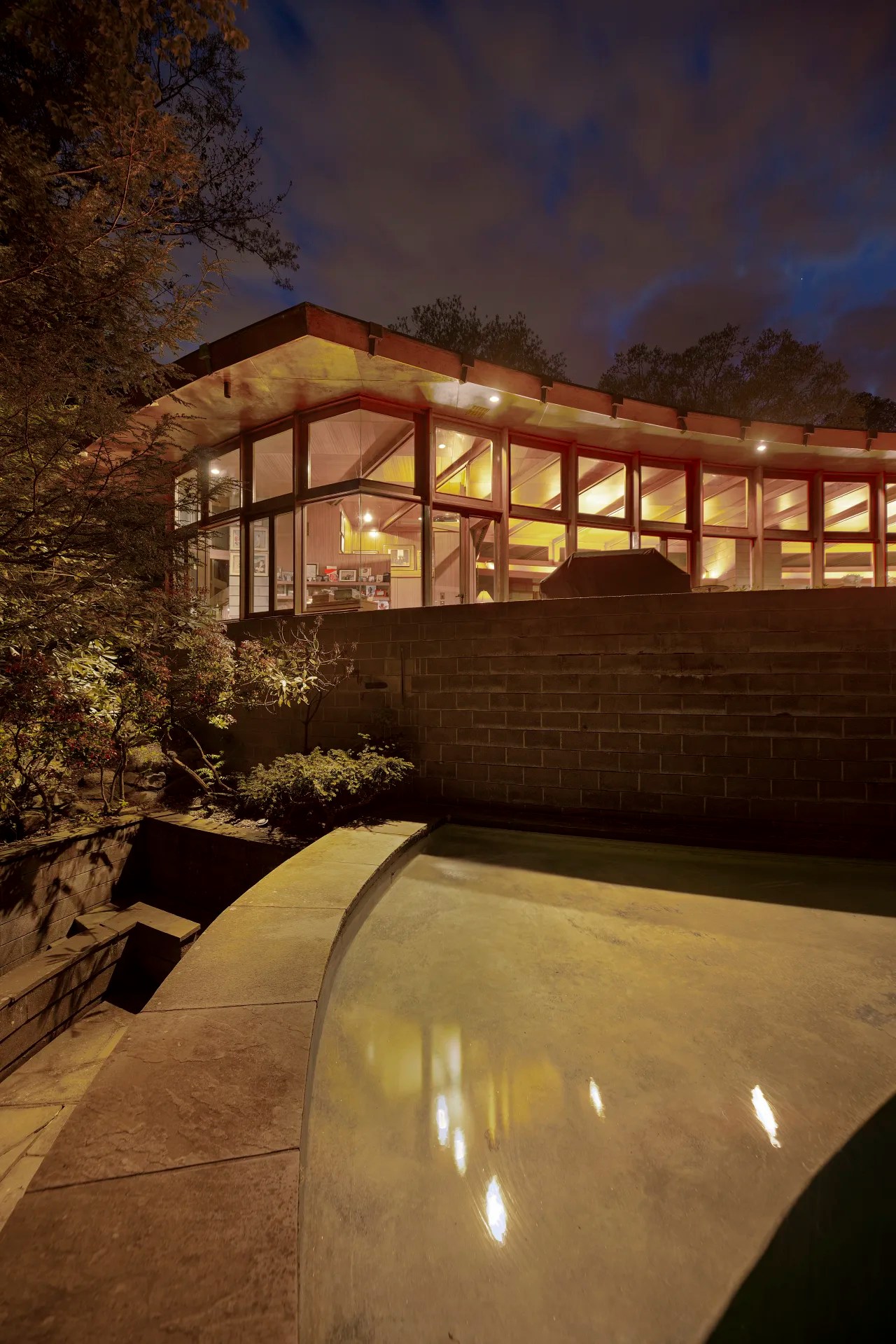 Large Frank Lloyd Wright Home Where the Architect Also Lived Sells in