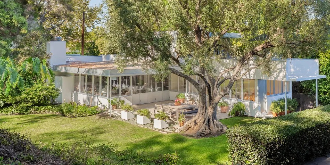 Two Historic Richard Neutra Homes Hit the Los Angeles Market Penta