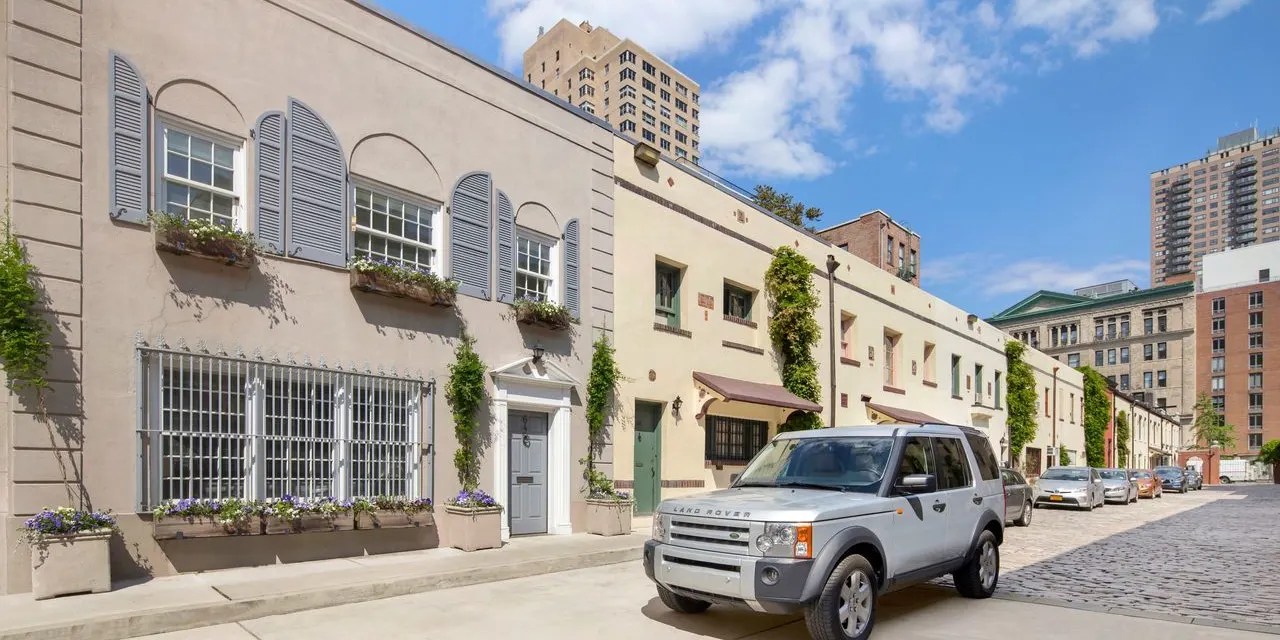 19thCentury Carriage House on One of Manhattan’s Rare Gated Streets