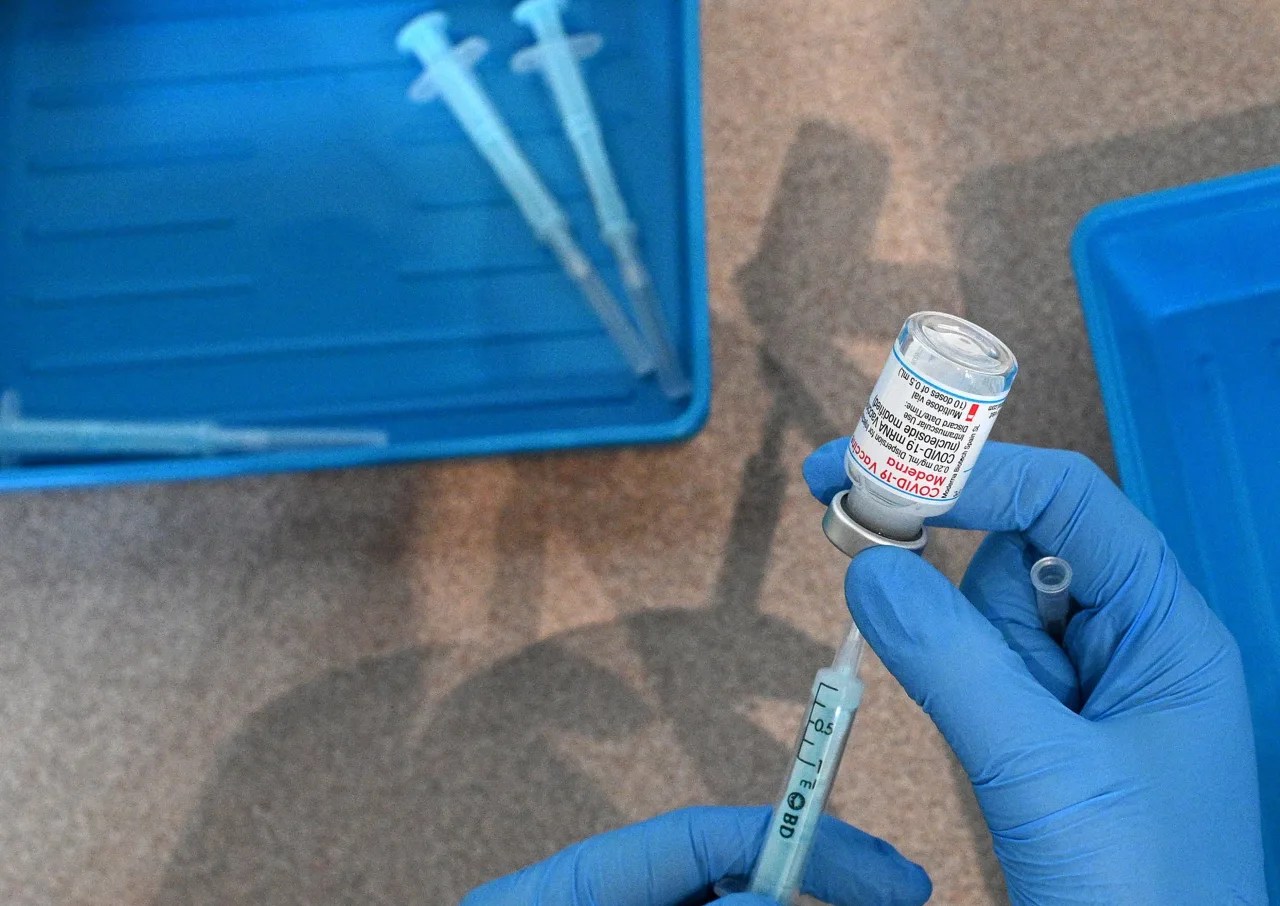 fall 2023 flu Moderna Targets Fall 2023 For Covid-Flu Combo Vaccine | Barron's