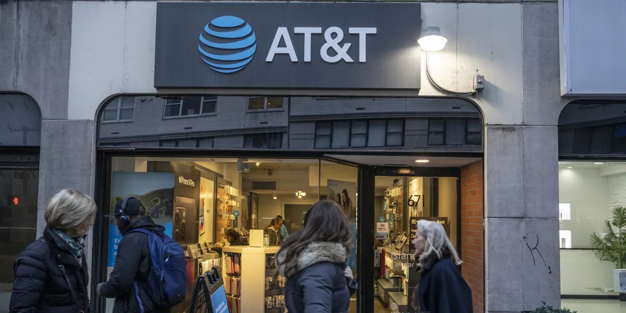 AT&T Tops Earnings Estimates but ThirdQuarter Revenue Slightly Misses