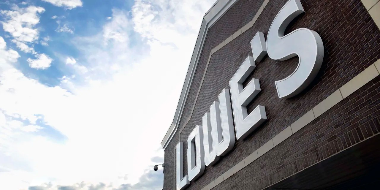 Lowe’s Stock Is Falling as a Former Bull Raises Concerns About Problems