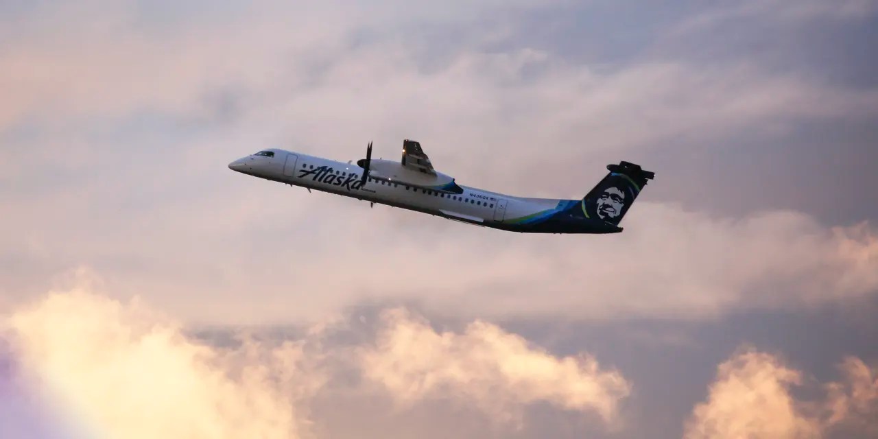 Alaska Air Stock Gets Upgraded on Earnings Optimism Barron's