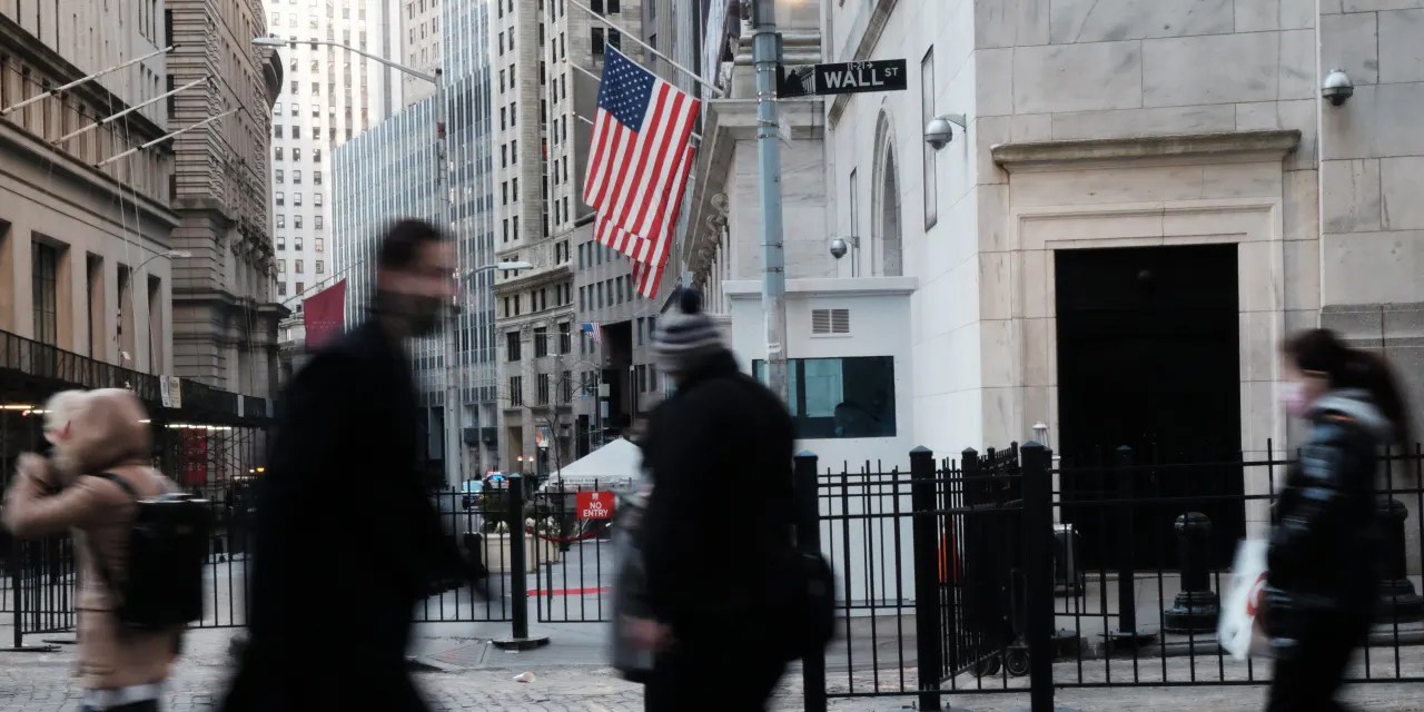 Wall Street Bonuses Jump to a Record 257,500. Here's What Drove the