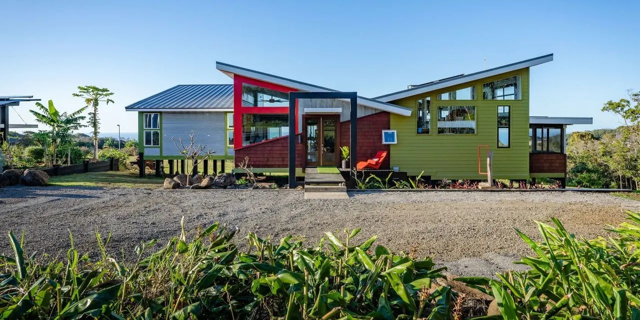 OffGrid Hawaii ‘Art Farm’ With Pacific Ocean Views Lists for Nearly 4 Million Penta