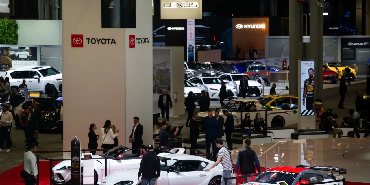 Florida Auto Show 2023 Q74N1Aofvndynm