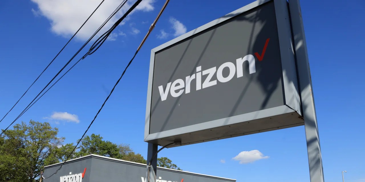 Verizon and Walmart Partner in New Prepaid Service Barron's