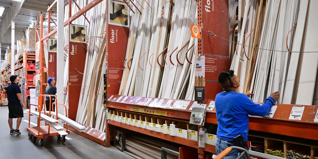 Lumber Prices Can’t Stop Falling. The Housing Market Is Struggling