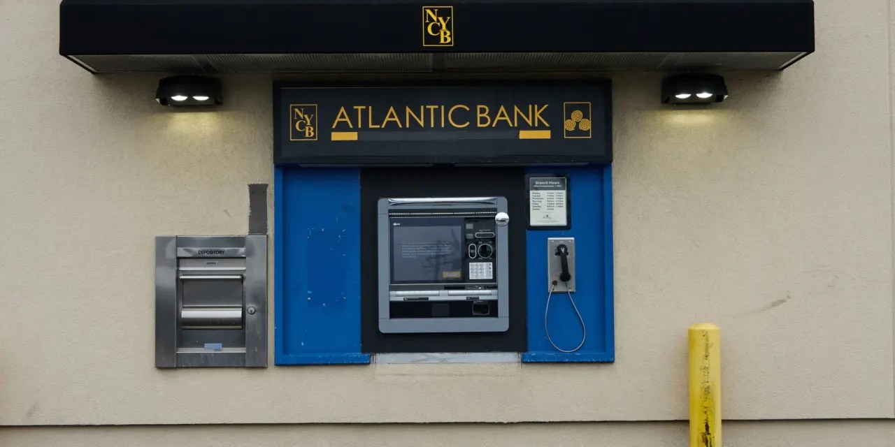 New York Community Bank Was an ‘Outlier.’ Bank Stocks to Buy on the Dip