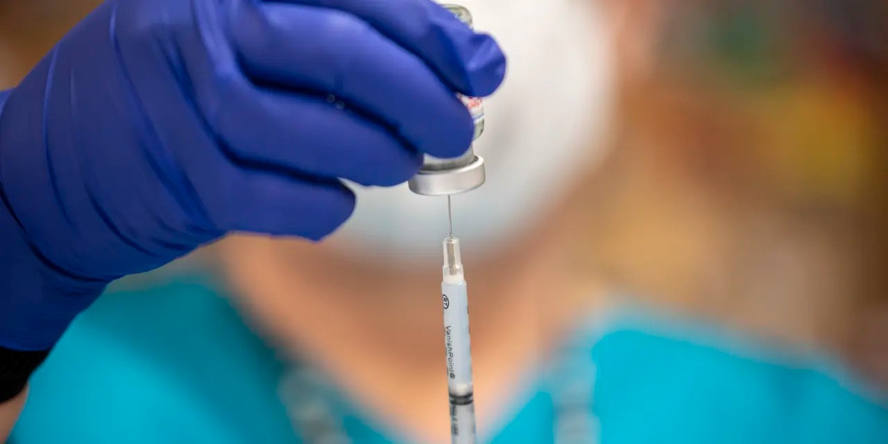 New Covid Strain Eris Arrives as Vaccine Makers Gear Up - Barron's