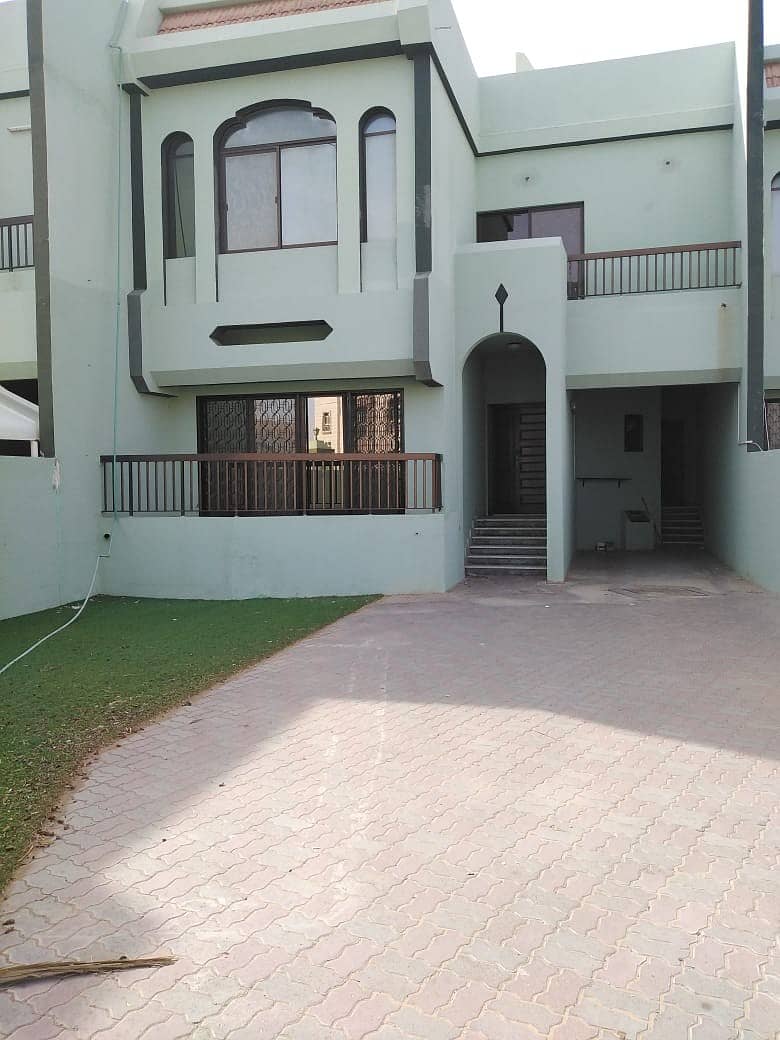 5 bedroom duplex villa with balcony in Jamey Al Ain