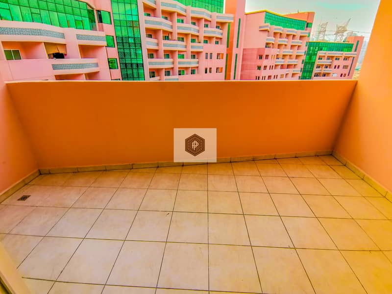 STUNNING STUDIO APARTMENT NEAR METRO WITH BALCONY