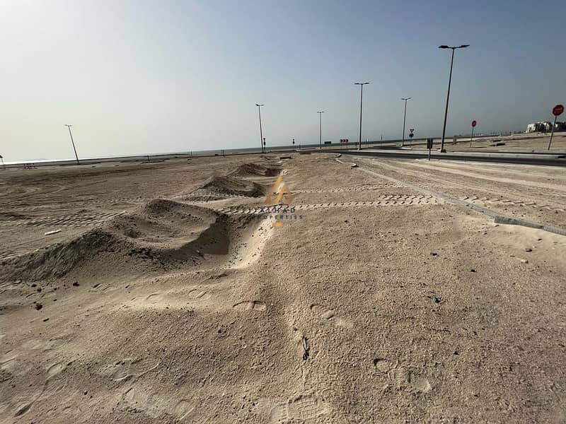 GENUINE LISTING Prime Location