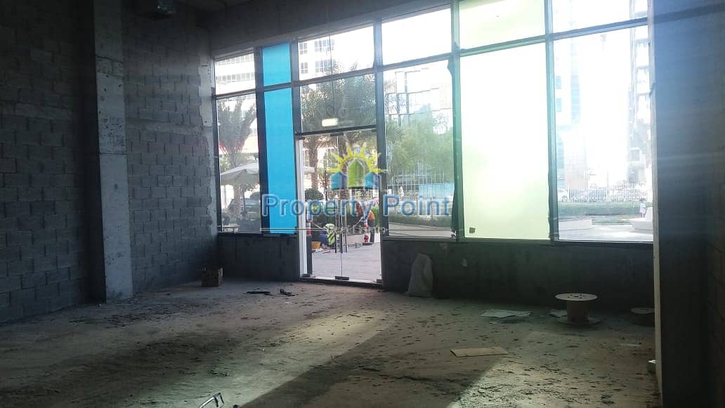 1,539 SQFT Showroom for RENT Prime Location for Business Parking