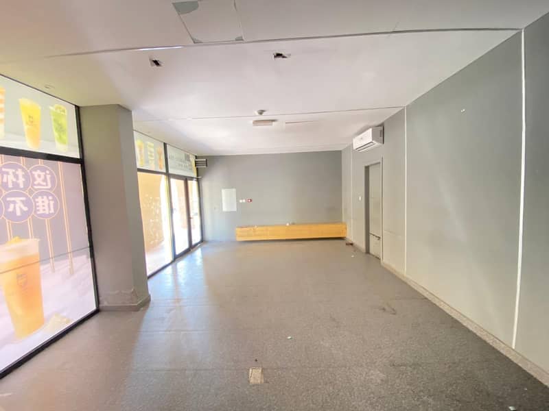 Ready Office/ Shop For Rent Front View Very Hot Location In France