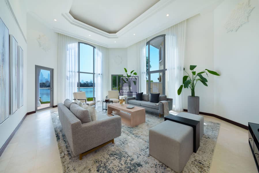 Mesmerizing Beachfront Villa on The Palm w/ Pool