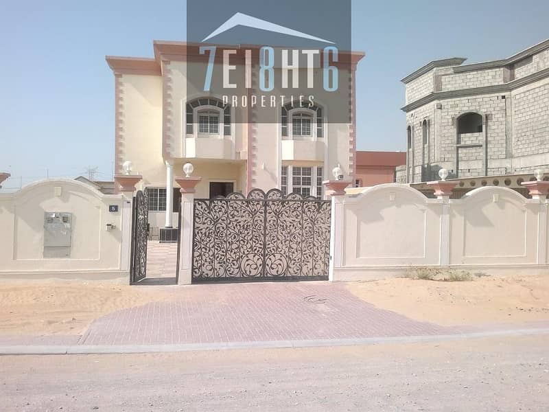 Beautifully presented 5 b/r independent villa +servant quarters