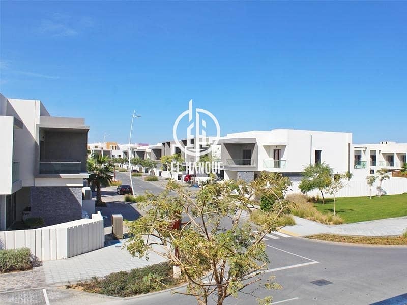 Clean & Modern Unit with High End Finishes