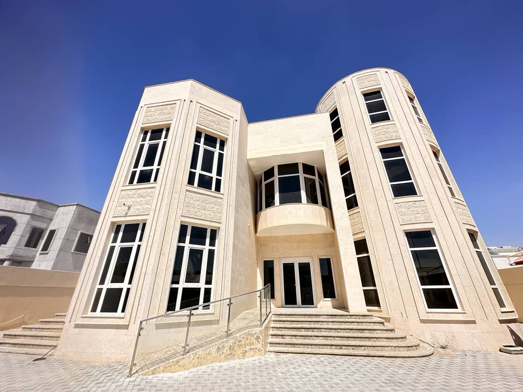 LUXURY VILLA IN KHAWANEEJ 7 bedrooms 2 halls 1 living 1 dining 1 kitc