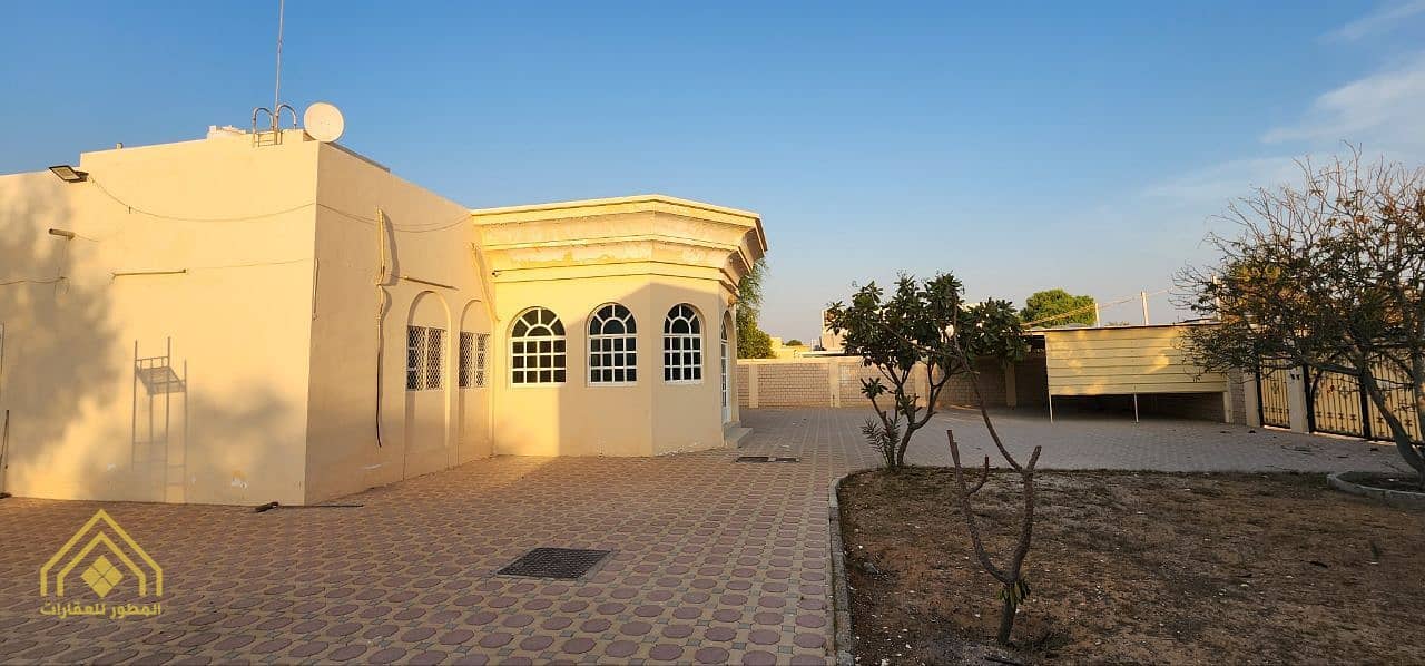 for sale , villa and an annex, 16,900 feet, in Umm Al Quwain Al