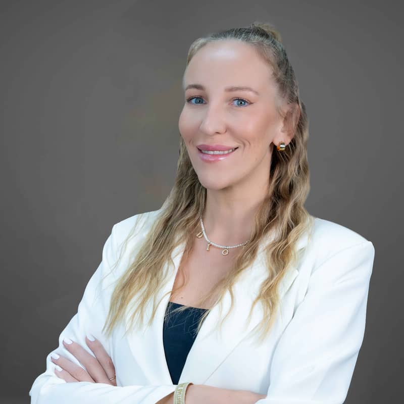 Anna Mika, Dubai Real Estate Agent 2 properties